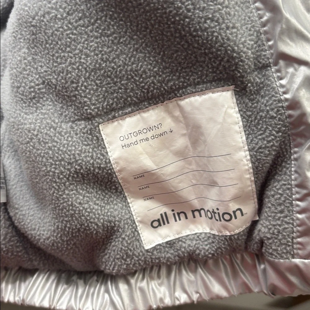 Girls All in Motion Metallic Silver puffer Jacket size 6/7 in EUC.